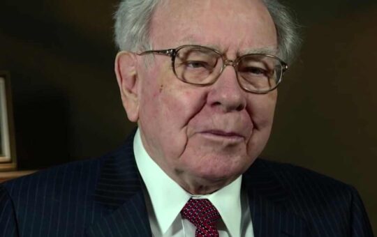 Warren_Buffett_at_the_2015_SelectUSA_Investment_Summit