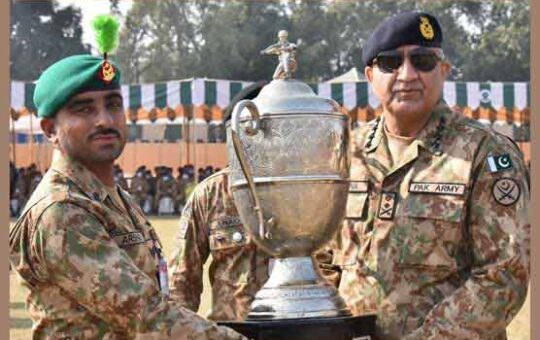 Army-Cheif-Distributed-Prizes